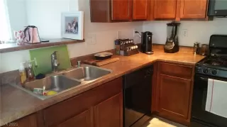 Photo #3: 2335755 Listing