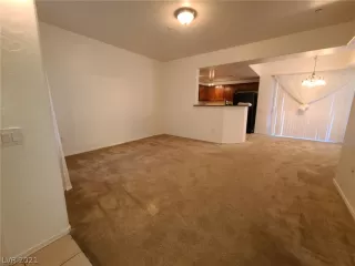 Photo #5: 2335755 Listing