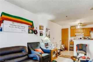 Photo #4: 2335766 Listing