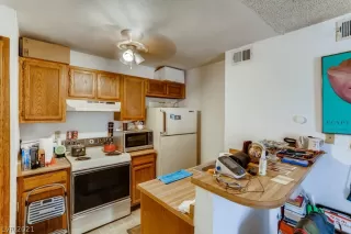 Photo #5: 2335766 Listing