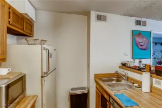 Photo #6: 2335766 Listing