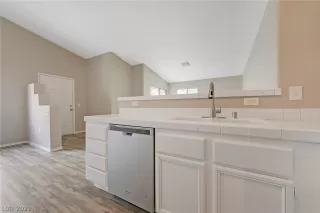 Photo #5: 2335776 Listing 