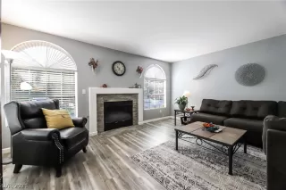 Photo #3: 2335801 Listing