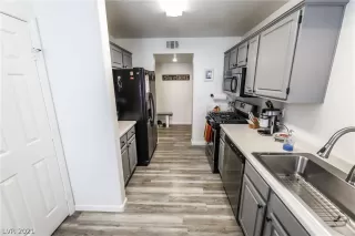 Photo #5: 2335801 Listing