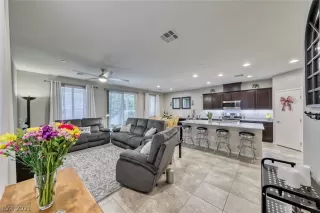 Photo #5: 2335803 Listing 