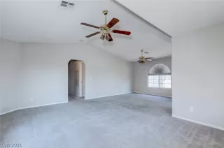 Photo #4: 2335805 Listing