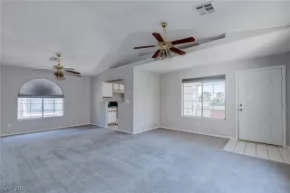 Photo #5: 2335805 Listing