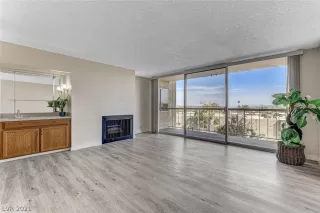 Photo #3: 2335806 Listing