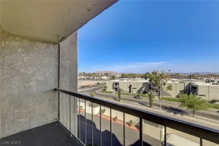 Photo #5: 2335806 Listing