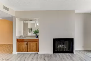 Photo #6: 2335806 Listing