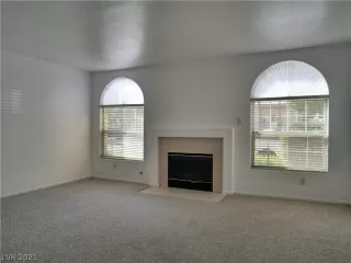 Photo #5: 2335809 Listing 