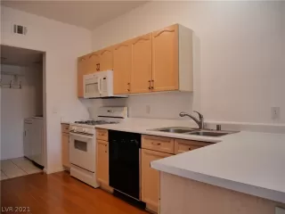 Photo #6: 2335812 Listing 