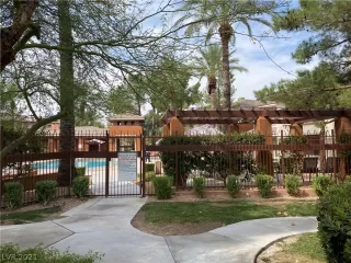 Photo #4: 2335813 Listing 