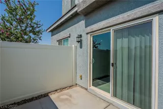 Photo #4: 2335830 Listing
