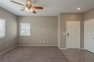 Photo #5: 2335830 Listing