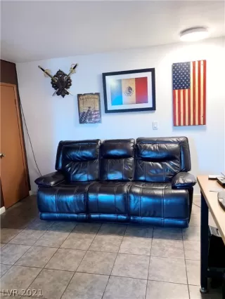 Photo #3: 2335836 Listing