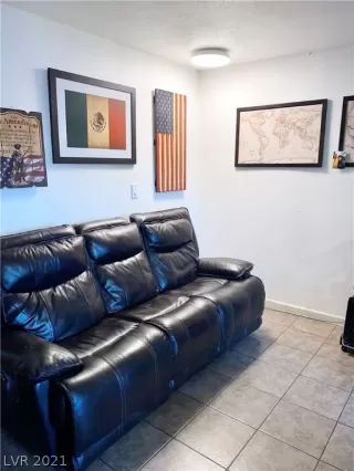 Photo #4: 2335836 Listing