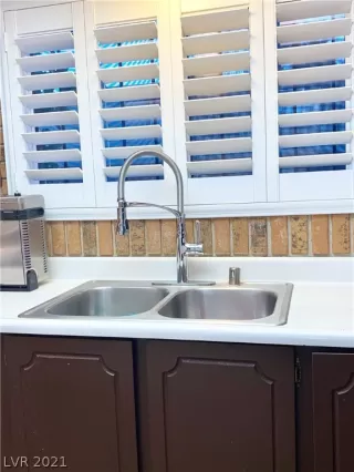 Photo #6: 2335836 Listing