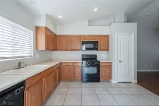 Photo #5: 2335844 Listing 