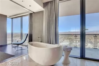 Photo #6: 2335848 Listing