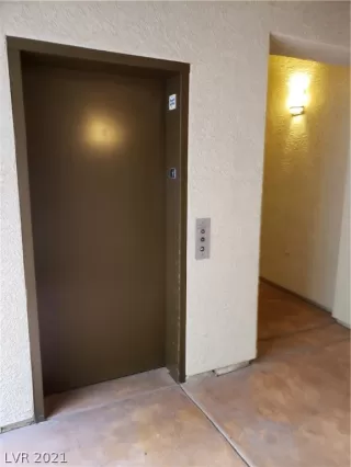 Photo #3: 2335856 Listing 