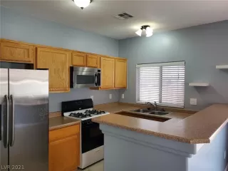 Photo #2: 2335857 Listing