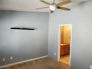 Photo #4: 2335857 Listing