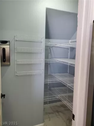 Photo #6: 2335857 Listing