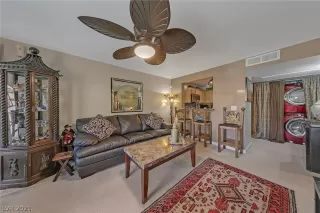 Photo #6: 2335865 Listing