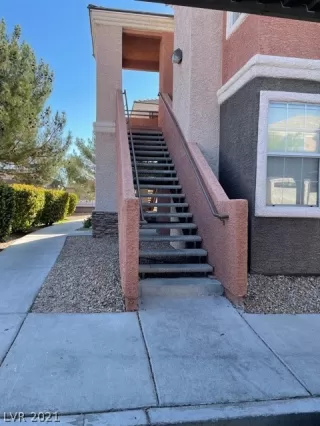 Photo #3: 2335877 Listing