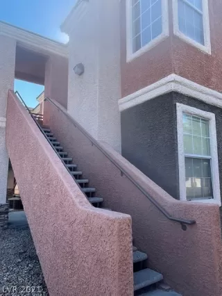 Photo #4: 2335877 Listing