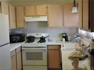 Photo #6: 2335890 Listing 