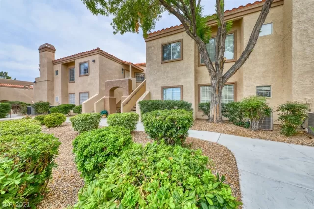 MLS: 2335921 Condo For Sale