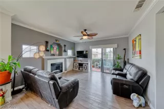 Photo #4: 2335921 Listing