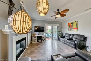 Photo #5: 2335921 Listing