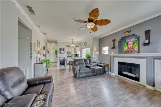 Photo #6: 2335921 Listing