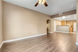 Photo #6: 2335930 Listing