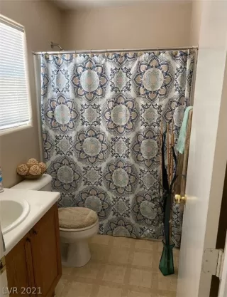 Photo #5: 2335951 Listing