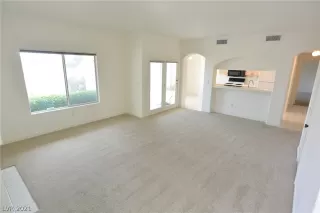 Photo #4: 2335974 Listing