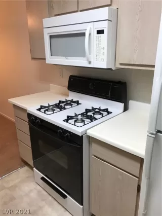 Photo #4: 2336000 Listing 