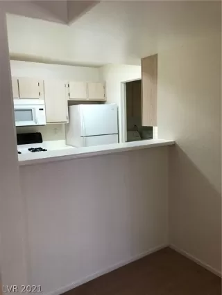 Photo #5: 2336000 Listing 