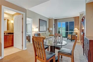 Photo #2: 2336039 Listing 