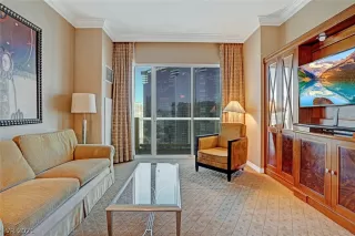 Photo #5: 2336039 Listing 