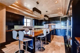 Photo #2: 2336057 Listing
