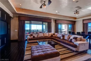 Photo #3: 2336057 Listing