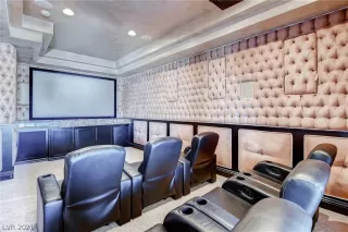 Photo #6: 2336057 Listing