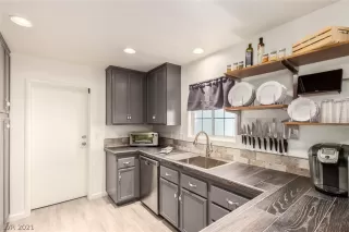 Photo #6: 2336058 Listing