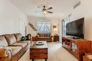 Photo #6: 2336065 Listing 