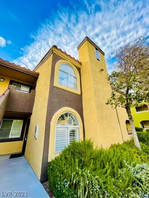 MLS: 2336082 Condo For Sale