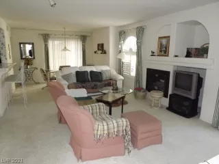 Photo #2: 2336082 Listing